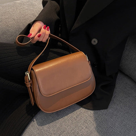 Avery™ Classic Saddle - Crossbody Bag