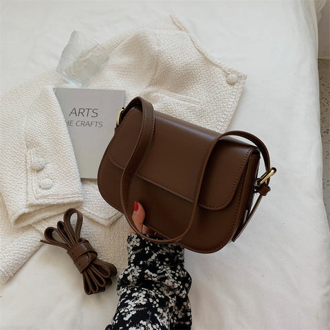 Avery™ Classic Saddle - Crossbody Bag